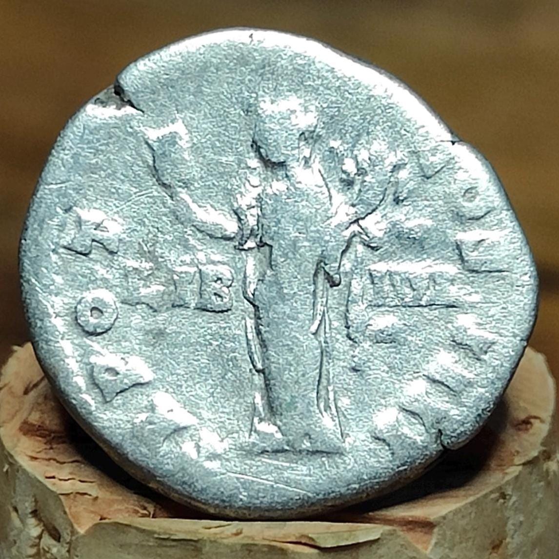 Antoninus Pius with Liberalitas reverse Silver Denarius, Ancient roman coin - VPUKcoins