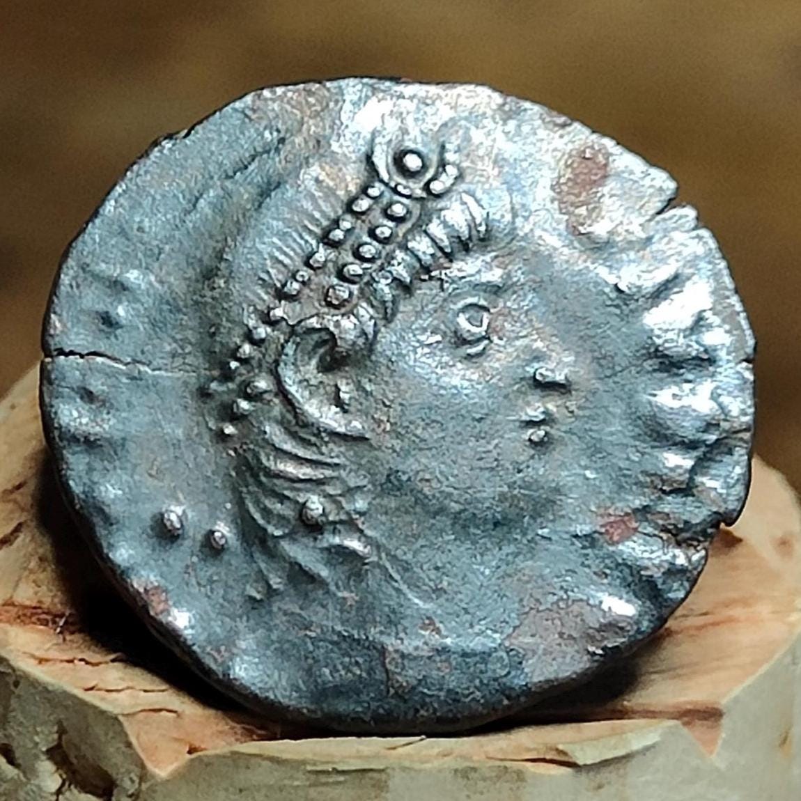 Constantius II Roman coin with Soldiers reverse, high grade ancient Nummus - VPUKcoins