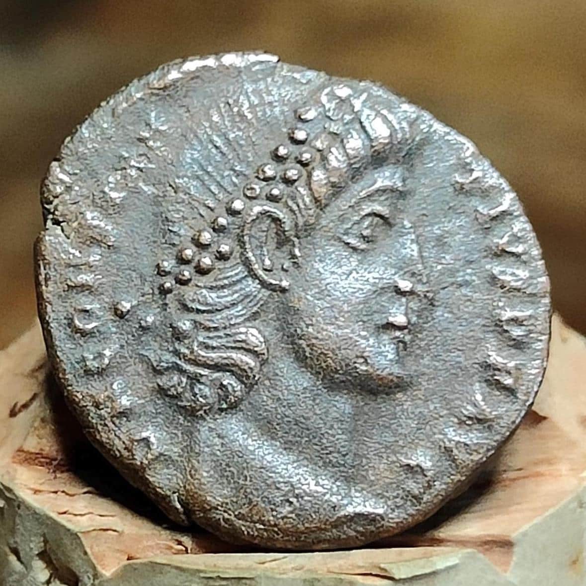 Constantius II Roman coin with votive wreath reverse, high grade ancient Nummus - VPUKcoins