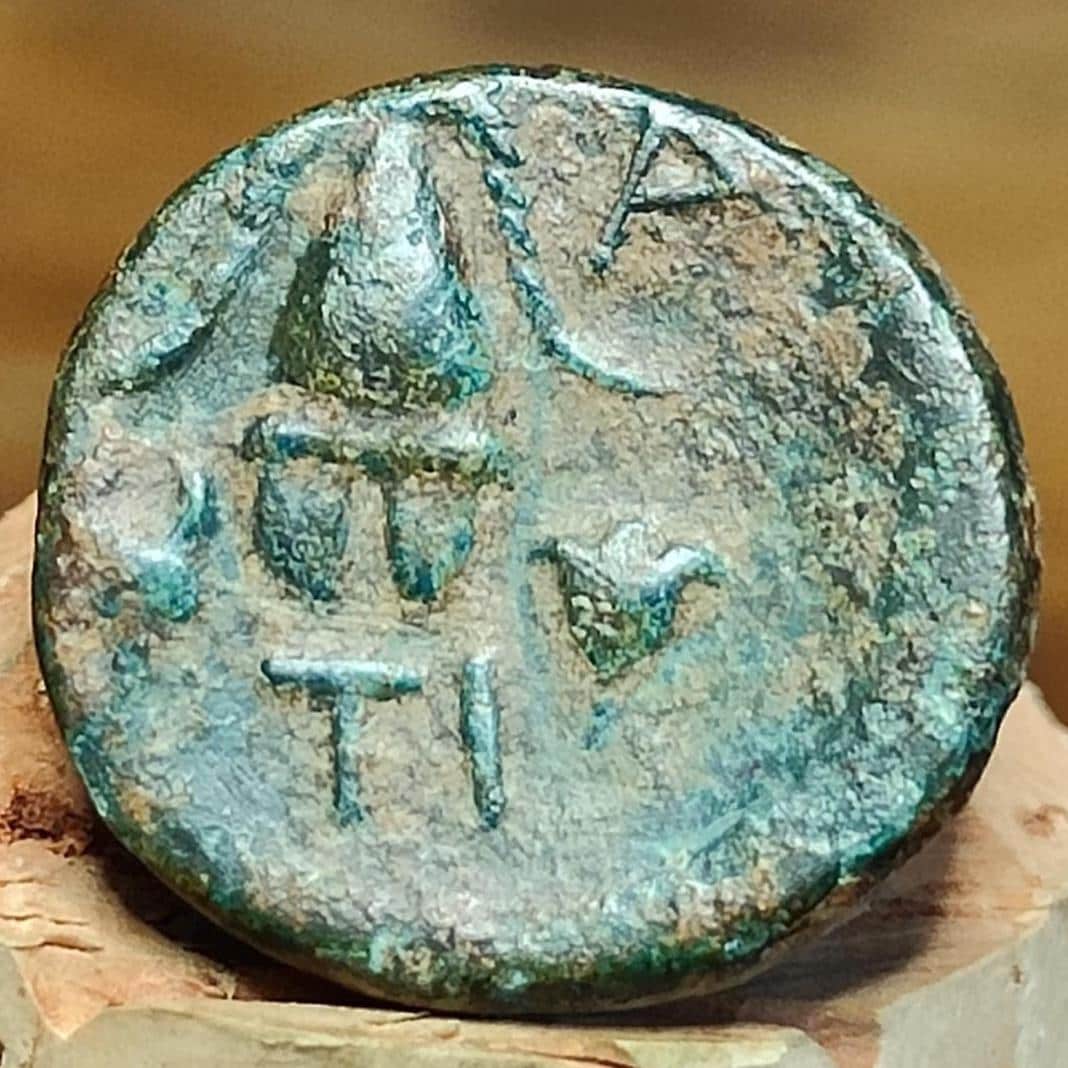 Alexander III the great, Shield, kerykeion and helmet, Ancient Greek coin, 325-302 BC