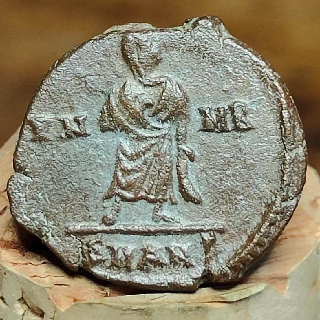 Divus Constantine coin with veiled reverse, 306-337AD ancient roman Nummus