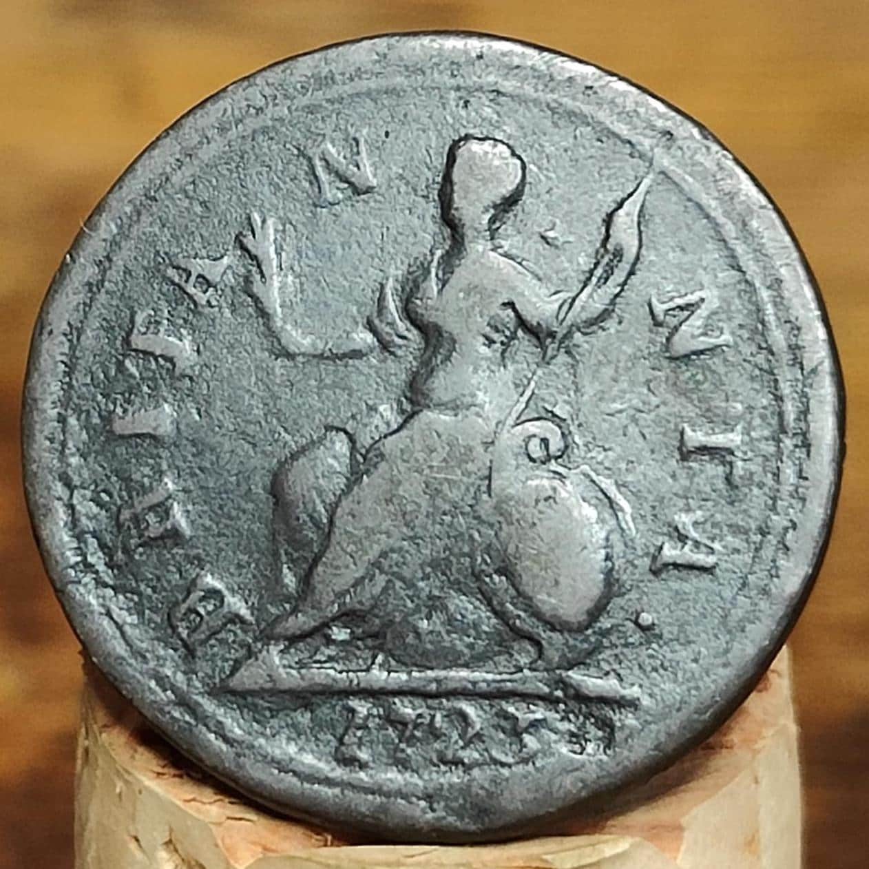 George I Farthing, dated 1723 - Georgian/ US colonial coin