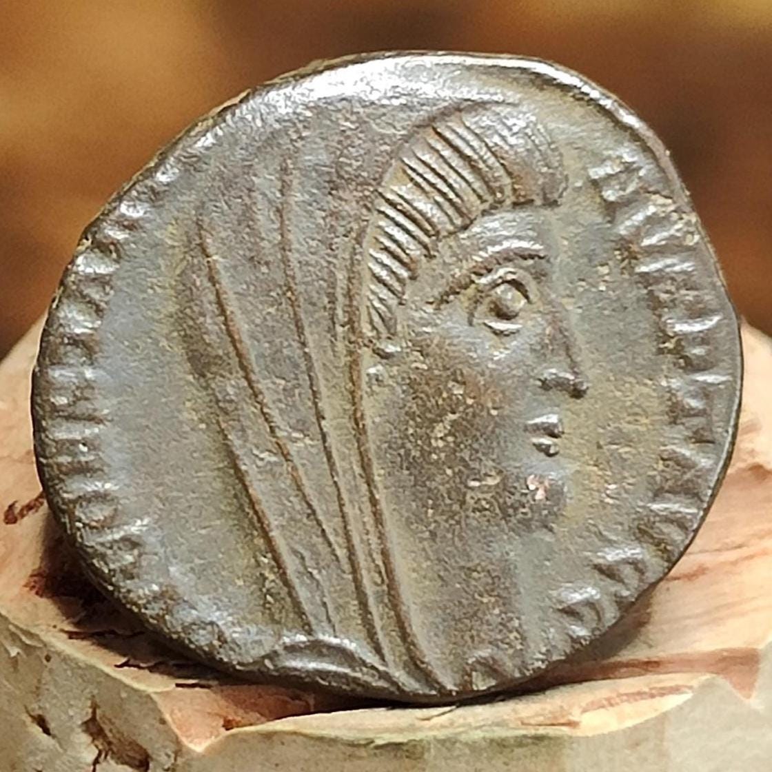 Divus Constantine coin with Chariot reverse, 306-337AD ancient roman Nummus