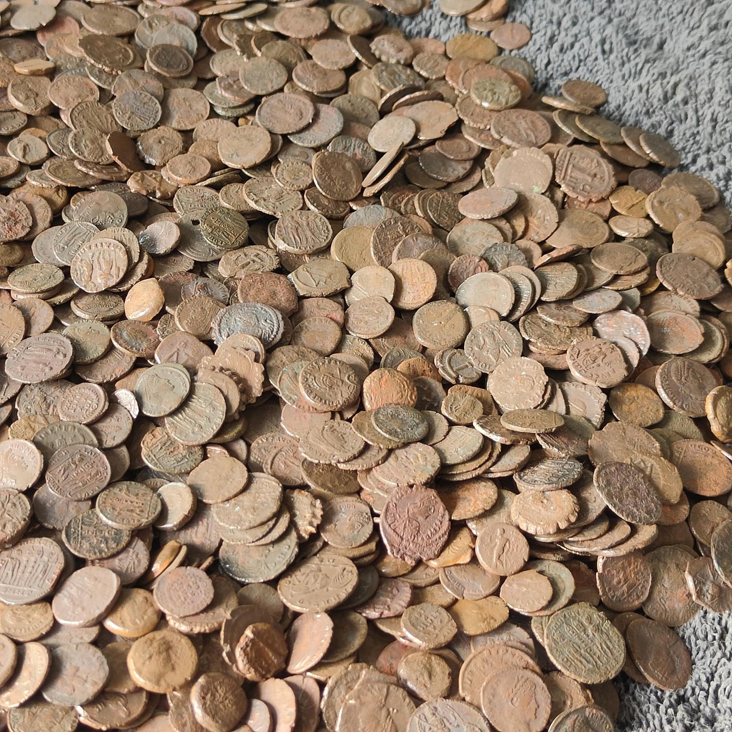 Lots of Roman coins available in Bulk, ancient Nummus from the Constantine era - VPUKcoins
