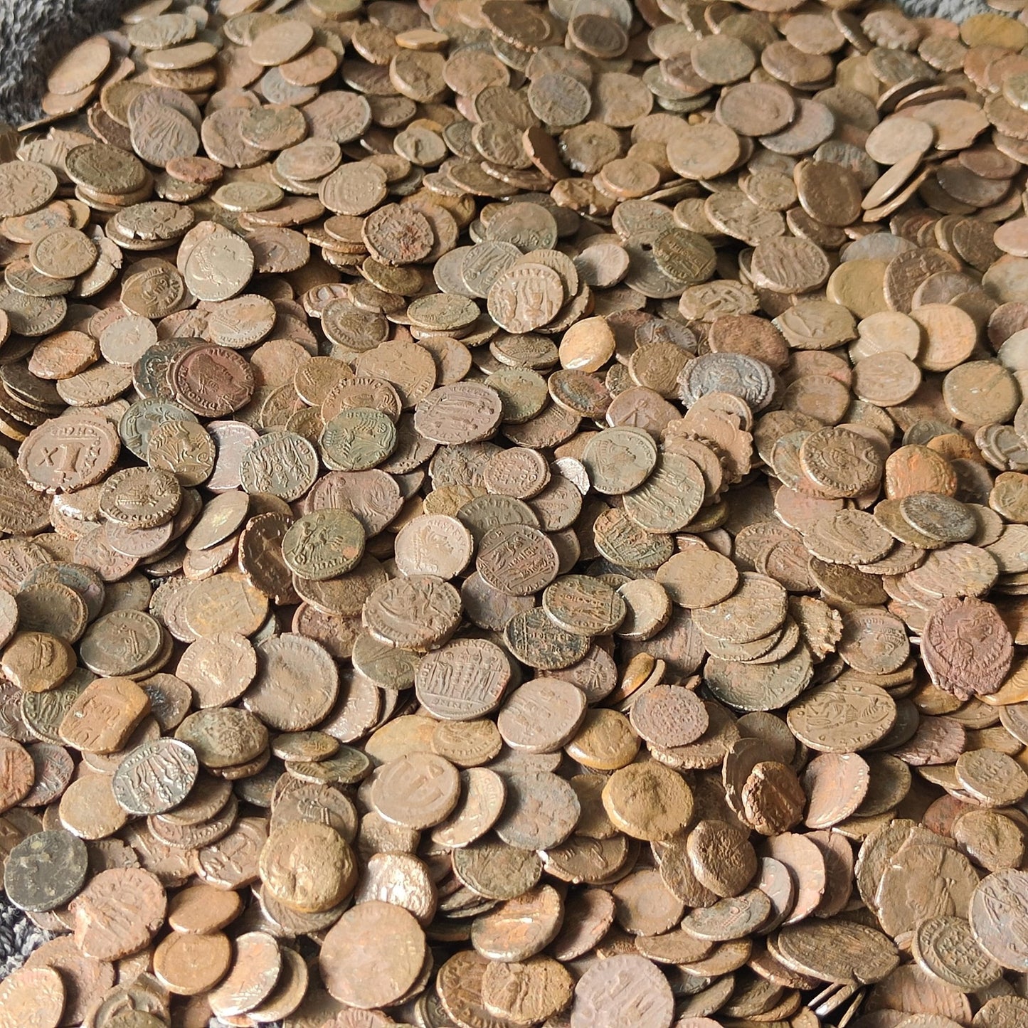 Lots of Roman coins available in Bulk, ancient Nummus from the Constantine era - VPUKcoins