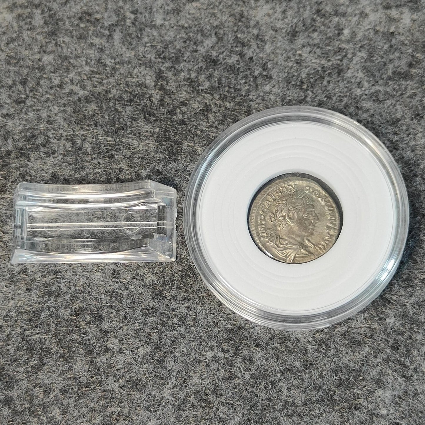 Coin Capsule Display case with stand and foam gasket - VPUKcoins