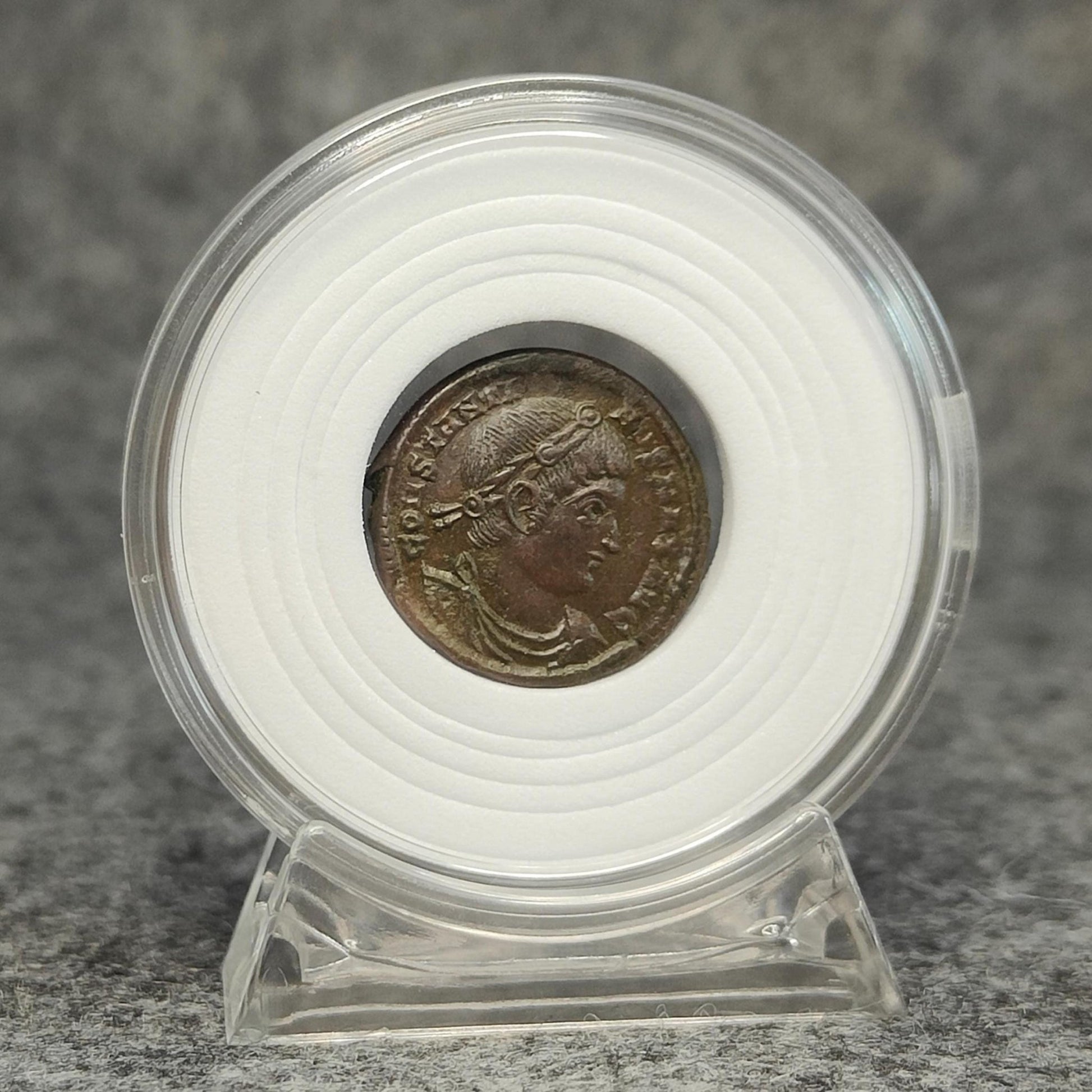 Coin Capsule Display case with stand and foam gasket - VPUKcoins