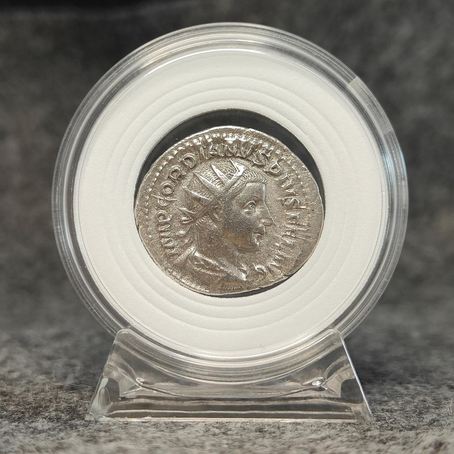 Coin Capsule Display case with stand and foam gasket - VPUKcoins