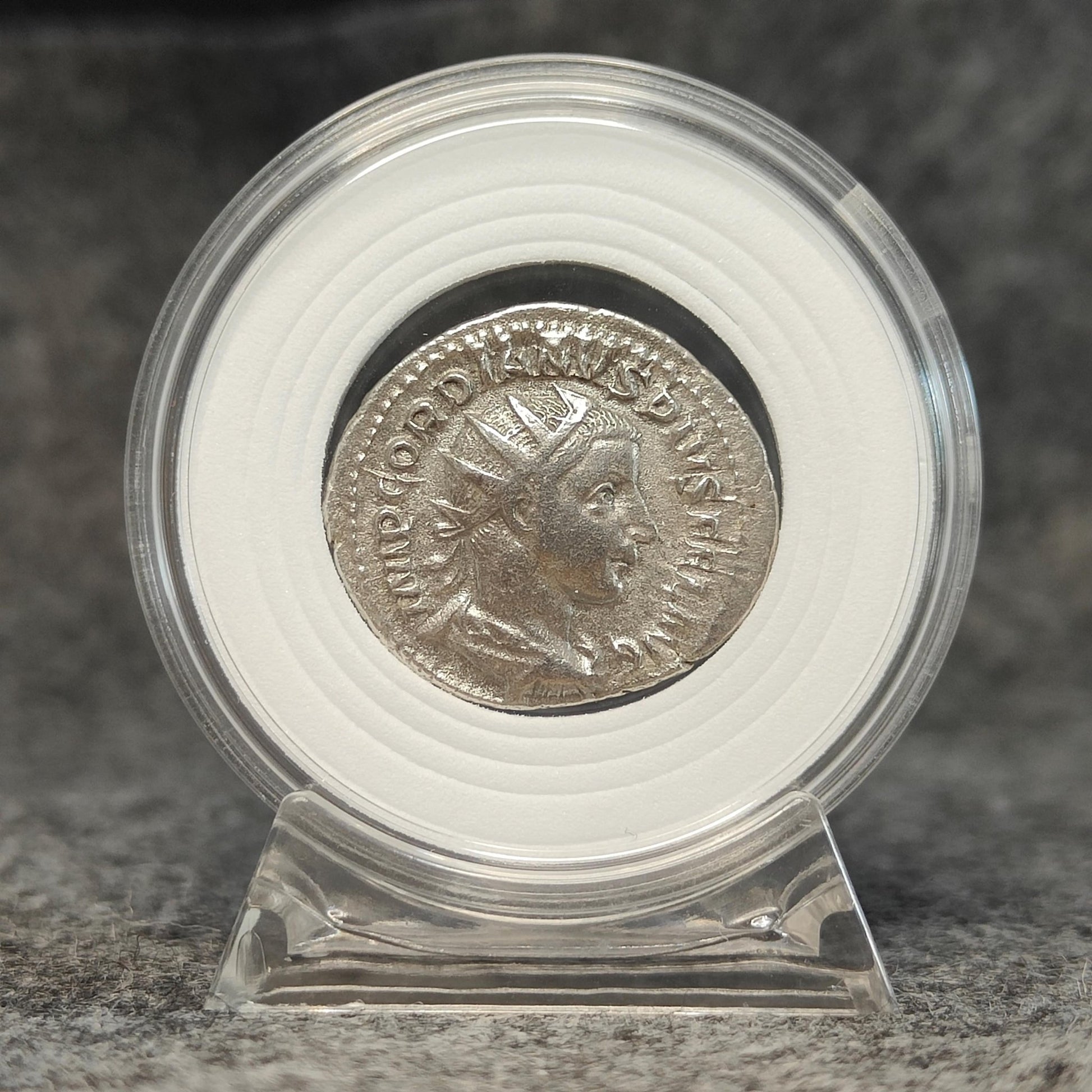 Coin Capsule Display case with stand and foam gasket - VPUKcoins