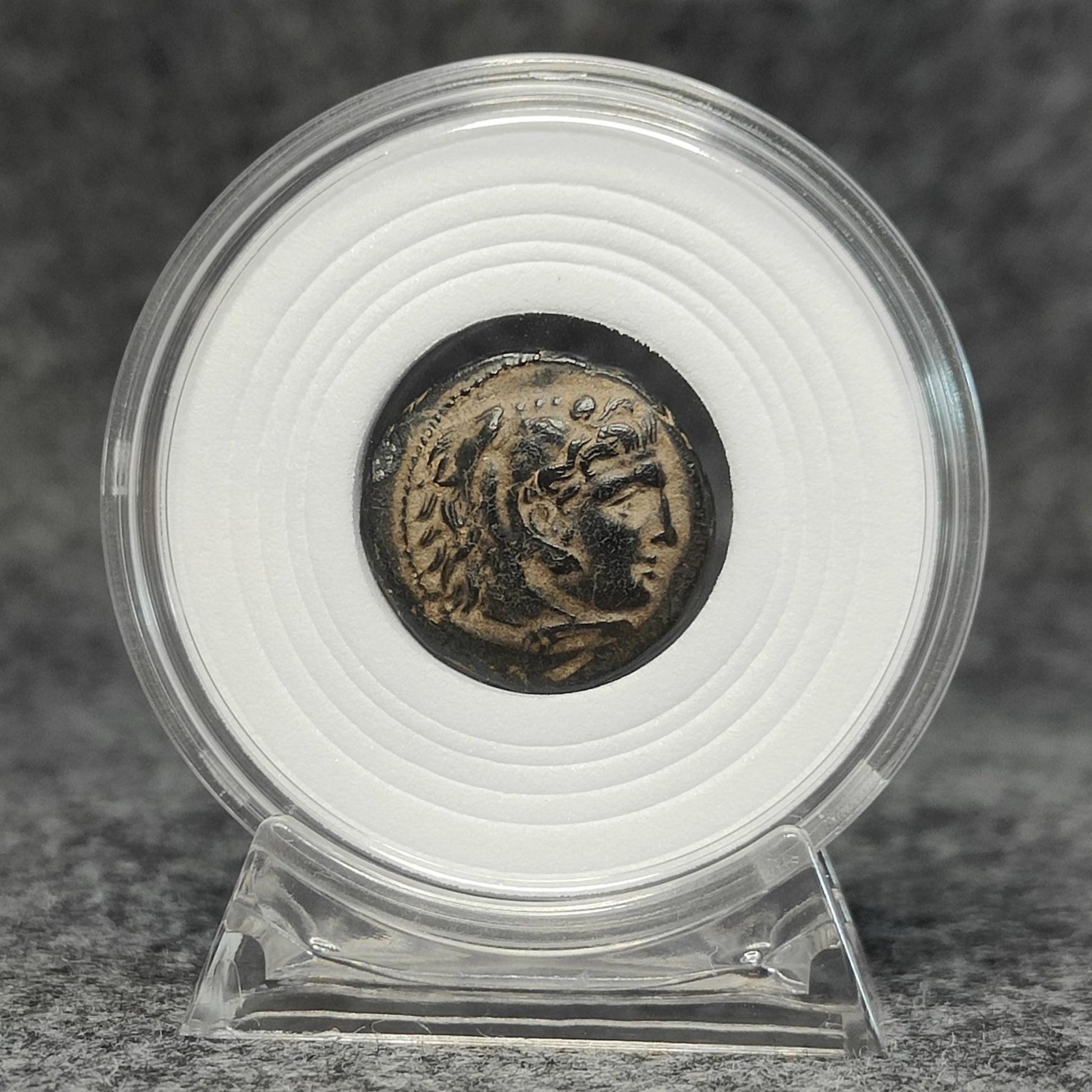 Coin Capsule Display case with stand and foam gasket - VPUKcoins