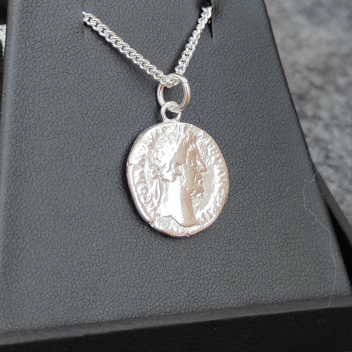 Commodus Silver Denarius pendant and chain, ancient necklace - VPUKcoins
