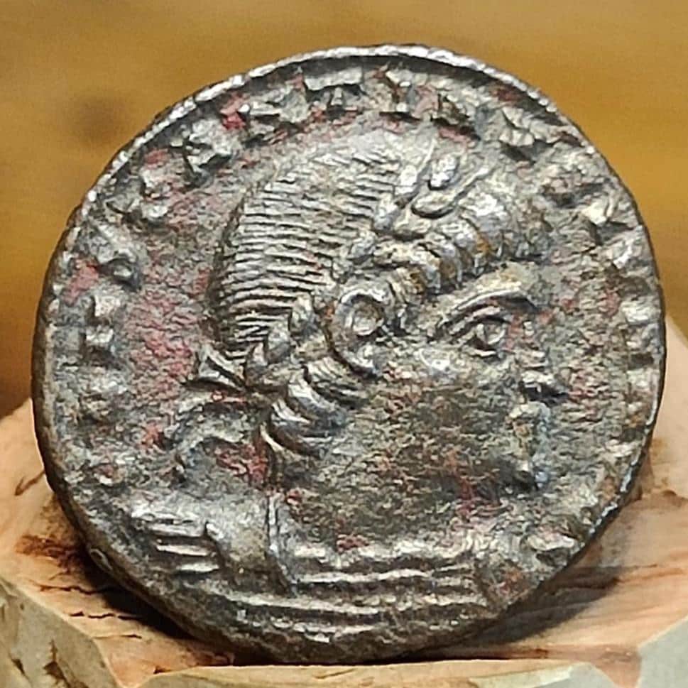 Constantine II coin with Soldiers reverse, high grade ancient roman Nummus - VPUKcoins