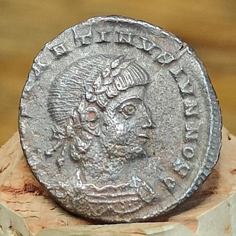 Constantine II coin with Soldiers reverse, high grade ancient roman Nummus - VPUKcoins