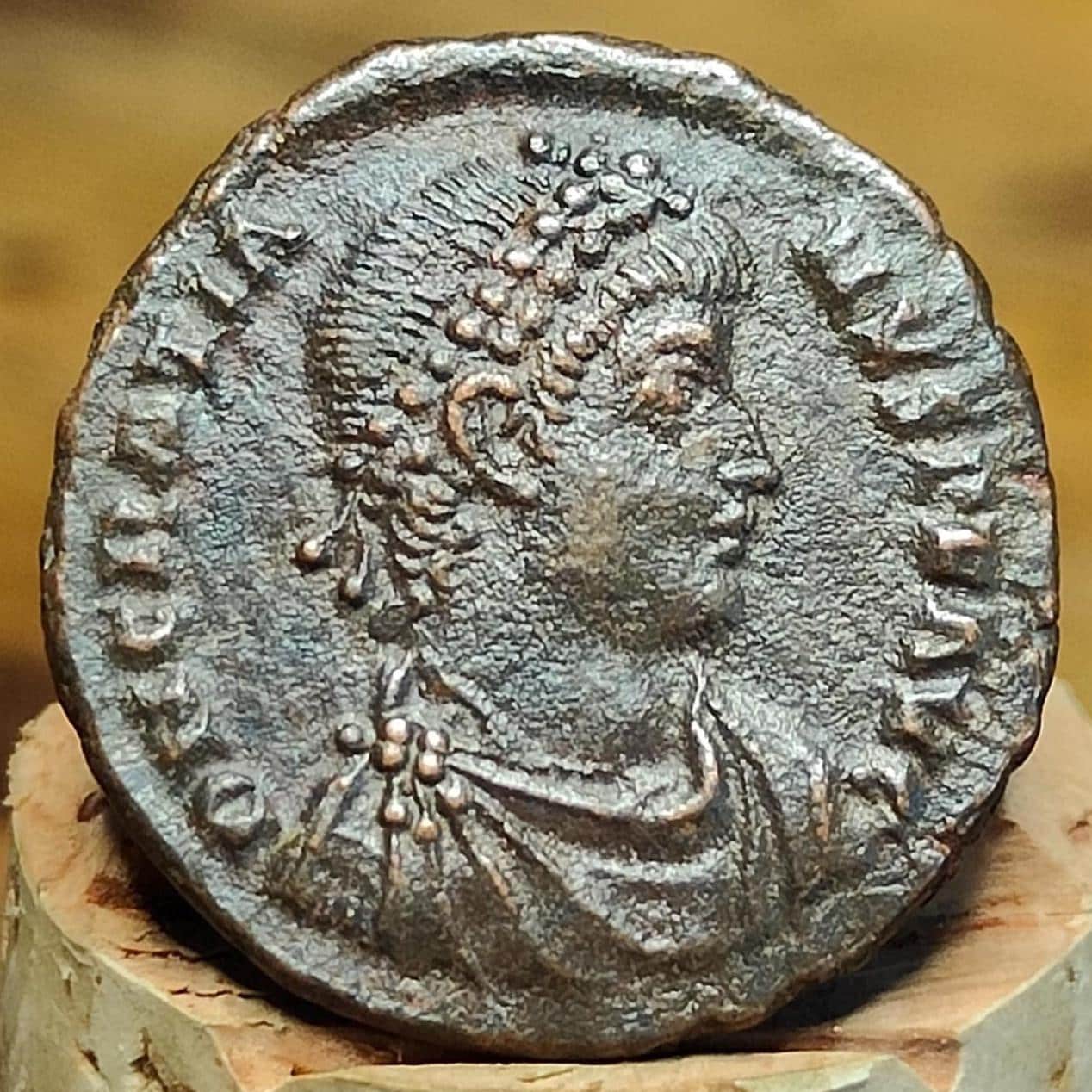 Gratian coin with Roma reverse, high grade ancient Roman nummus - VPUKcoins