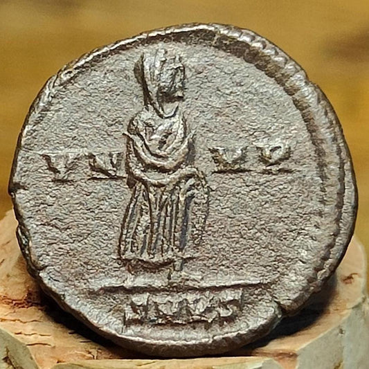 Divus Constantine coin with veiled reverse, high grade ancient roman Nummus
