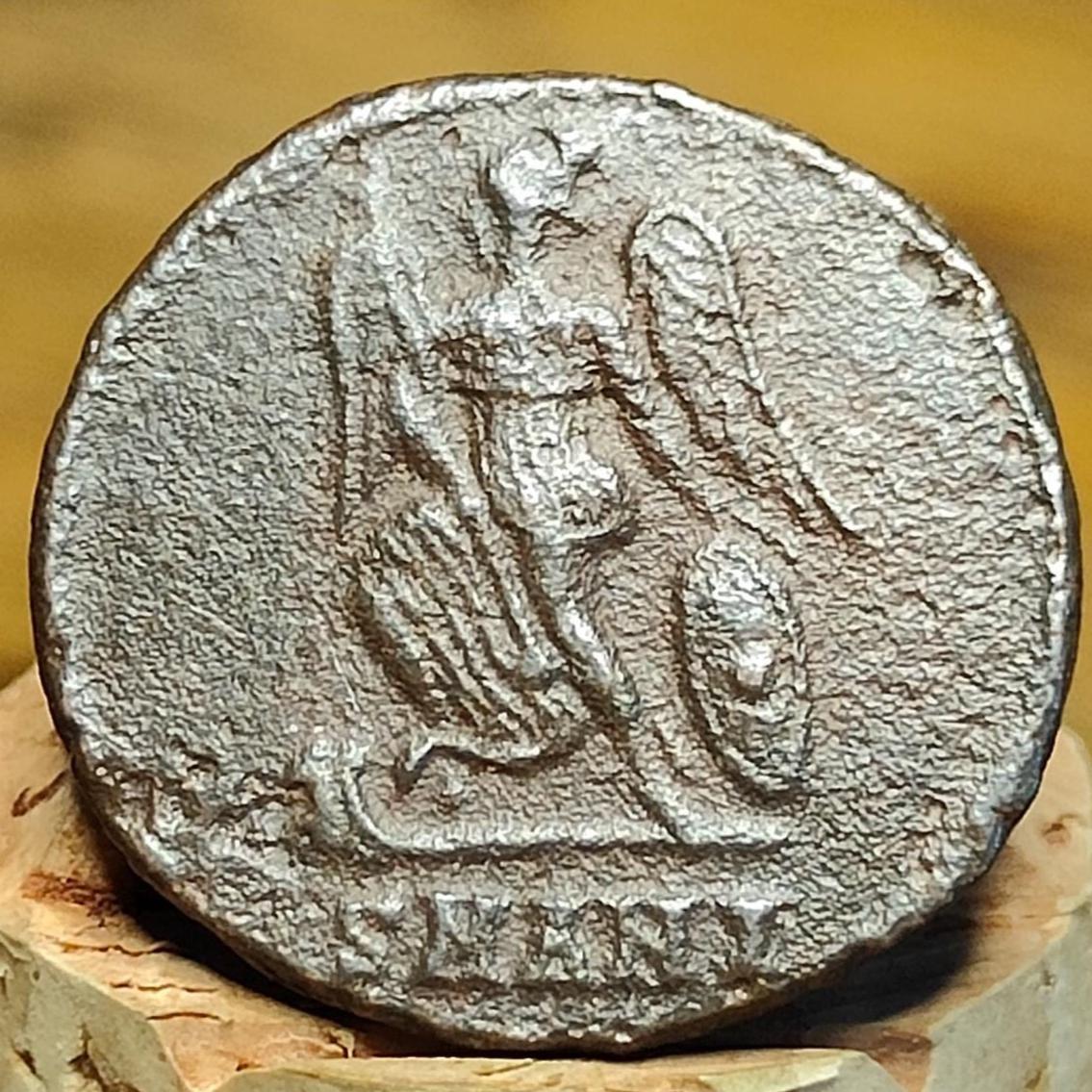 Roman commemorative coin with constantinopolis reverse, ancient Nummus