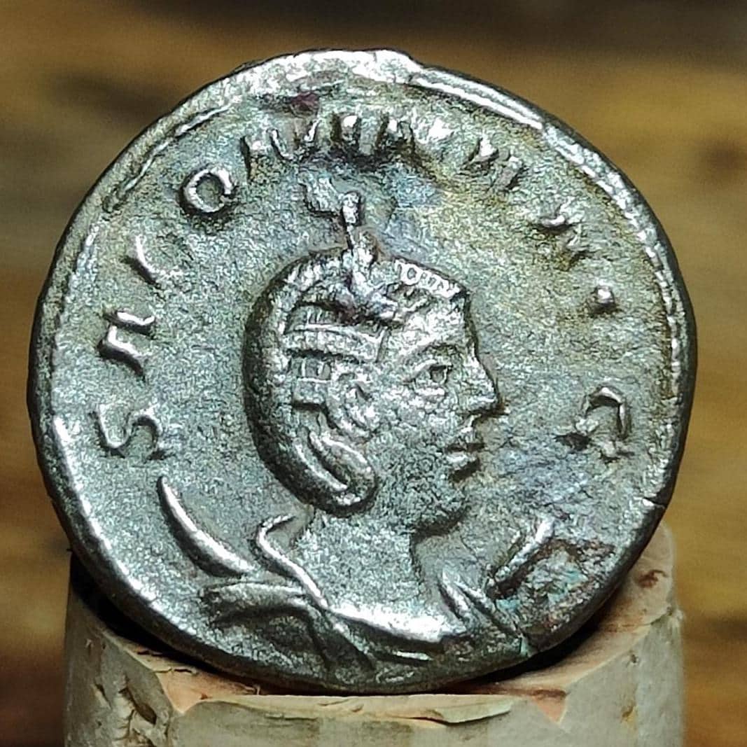 Salonina Roman coin AE3, 3rd century ancient Antoninianus, Roma reverse