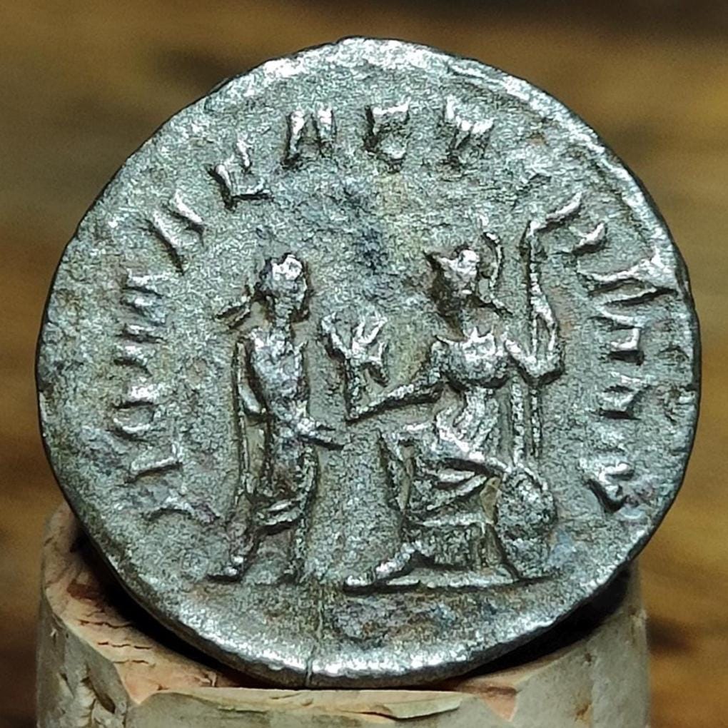 Salonina Roman coin AE3, 3rd century ancient Antoninianus, Roma reverse
