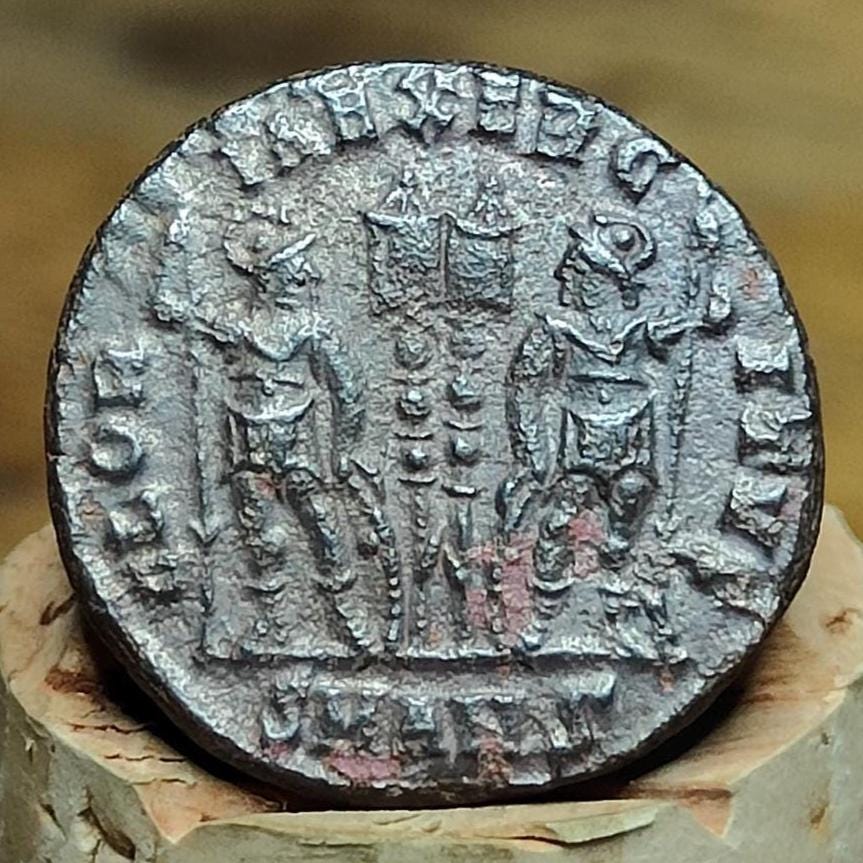 Constantine II coin with Soldiers reverse, high grade ancient roman Nummus
