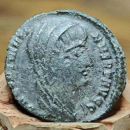 Divus Constantine coin with Chariot reverse, high grade ancient roman Nummus