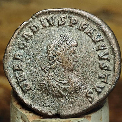 Arcadius Roman Maiorina coin with emperor and captive reverse, 383-408AD, AE2