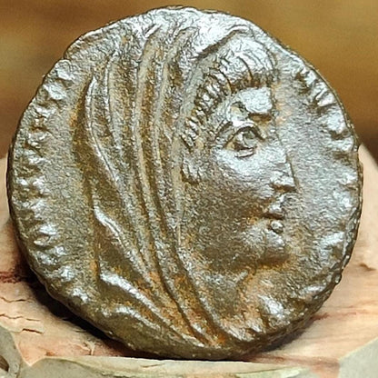 Divus Constantine coin with Chariot reverse, 306-337AD ancient roman Nummus
