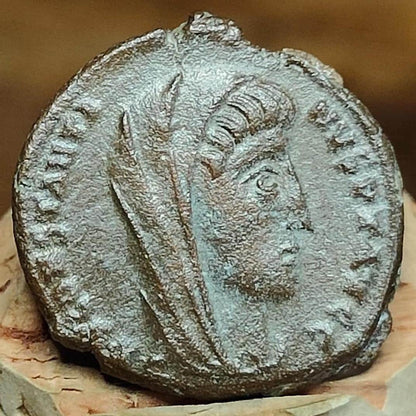 Divus Constantine coin with veiled reverse, 306-337AD ancient roman Nummus
