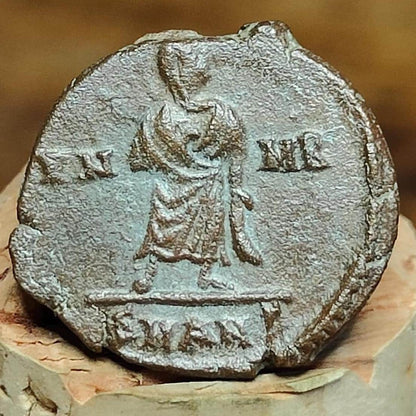 Divus Constantine coin with veiled reverse, 306-337AD ancient roman Nummus