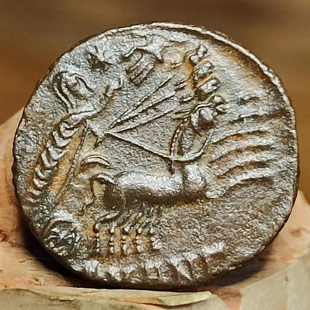Divus Constantine coin with Chariot reverse, 306-337AD ancient roman Nummus