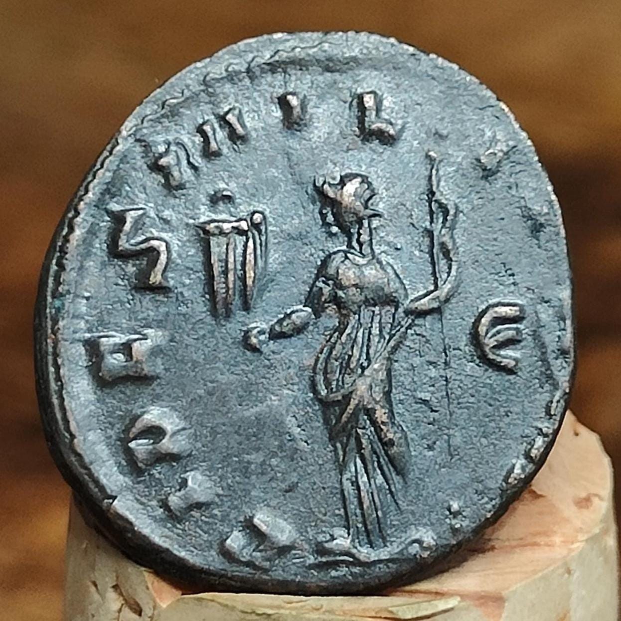Claudius II Antoninianus, Fides reverse, 268-270AD, ancient Roman coin