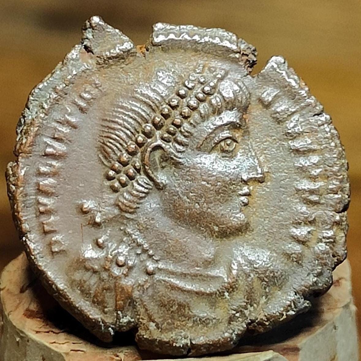 Valentinian I, Captive reverse coin, 364-375AD, ancient Roman Nummus AE3