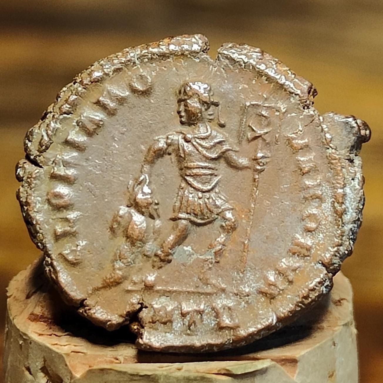 Valentinian I, Captive reverse coin, 364-375AD, ancient Roman Nummus AE3