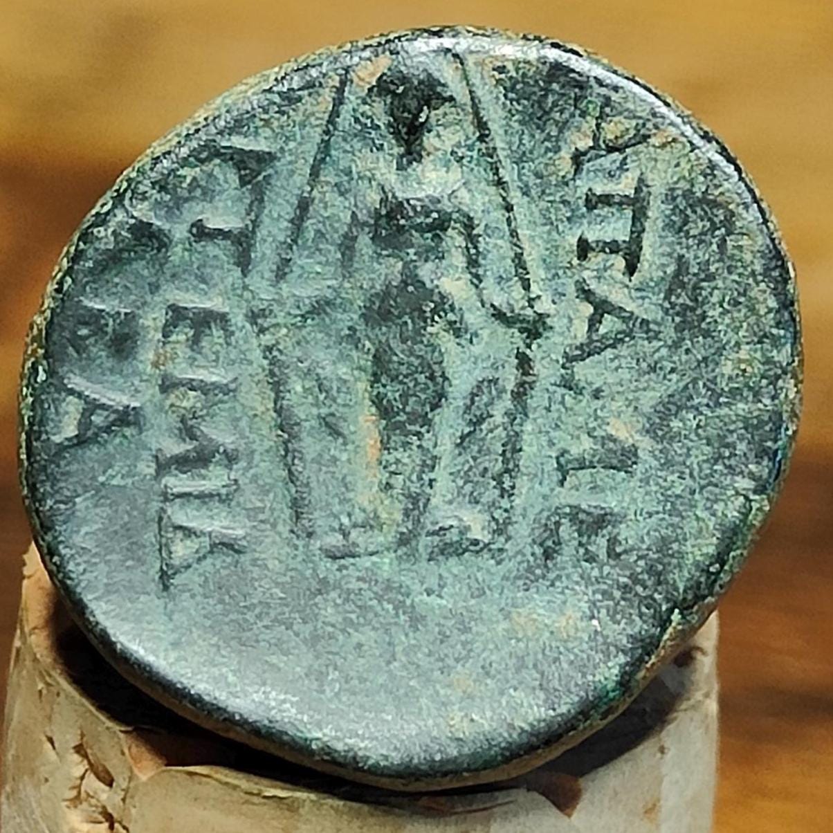 Apameia in Phrygia 88-40BC, Zeus and Artemis statue, authentic ancient Greek coin