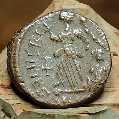 Valentinian III Roman coin with Victory and Captive reverse, 425-455AD, ancient nummus AE4