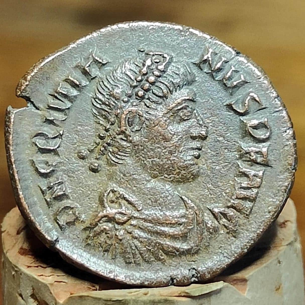 Gratian coin with Roma reverse, 367-383AD, high grade ancient Roman nummus