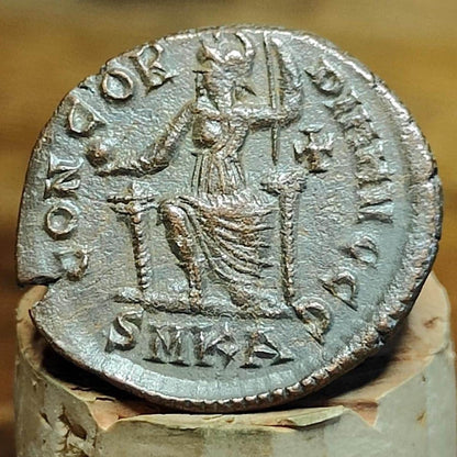 Gratian coin with Roma reverse, 367-383AD, high grade ancient Roman nummus