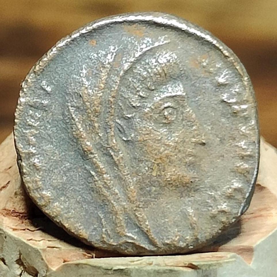 Divus Constantine coin with Chariot reverse, 306-337AD ancient roman Nummus