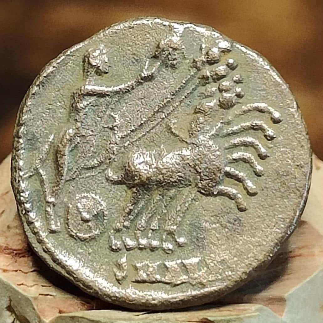 Divus Constantine coin with Chariot reverse, 306-337AD ancient roman Nummus