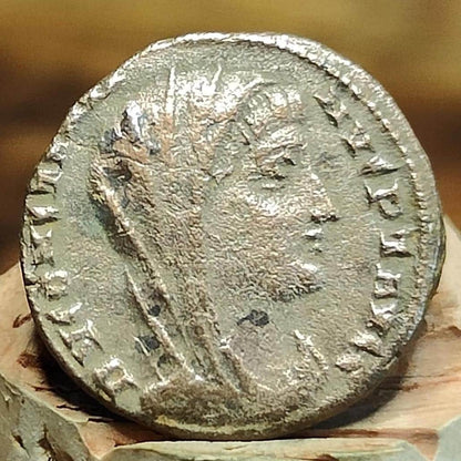Divus Constantine coin with Chariot reverse, 306-337AD ancient roman Nummus