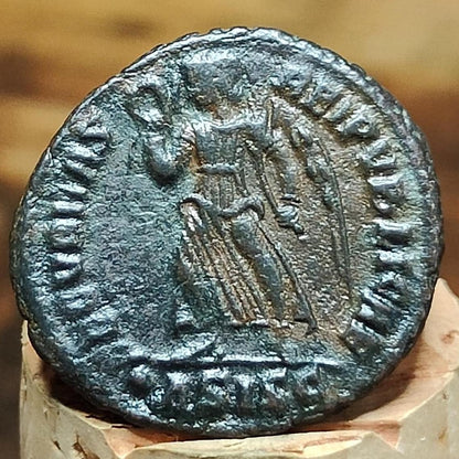 Valentinian I, Victory reverse coin, 364-375AD, ancient Roman Nummus AE3