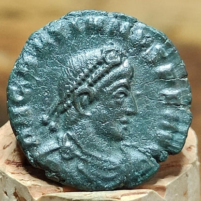 Gratian coin with Captive reverse, 367-383AD, ancient Roman nummus AE3