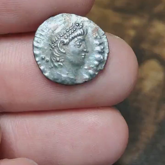 Constantius II Roman coin with Soldiers reverse, high grade ancient Nummus