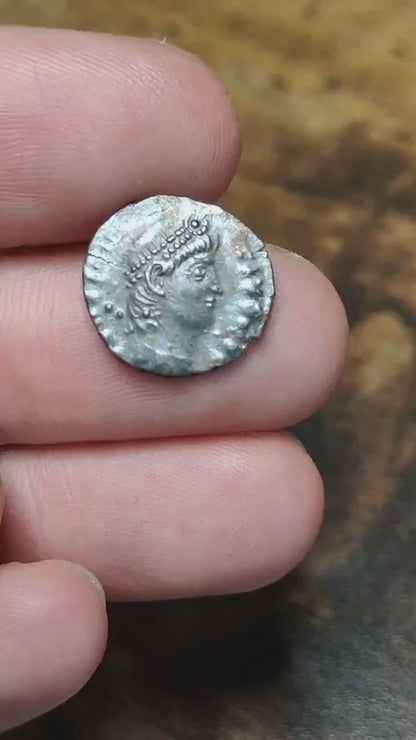 Constantius II Roman coin with Soldiers reverse, high grade ancient Nummus
