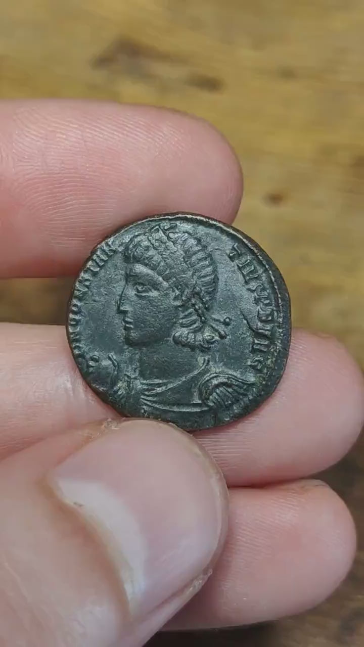 Constantius II Centenionalis with captives reverse, high grade ancient Roman coin