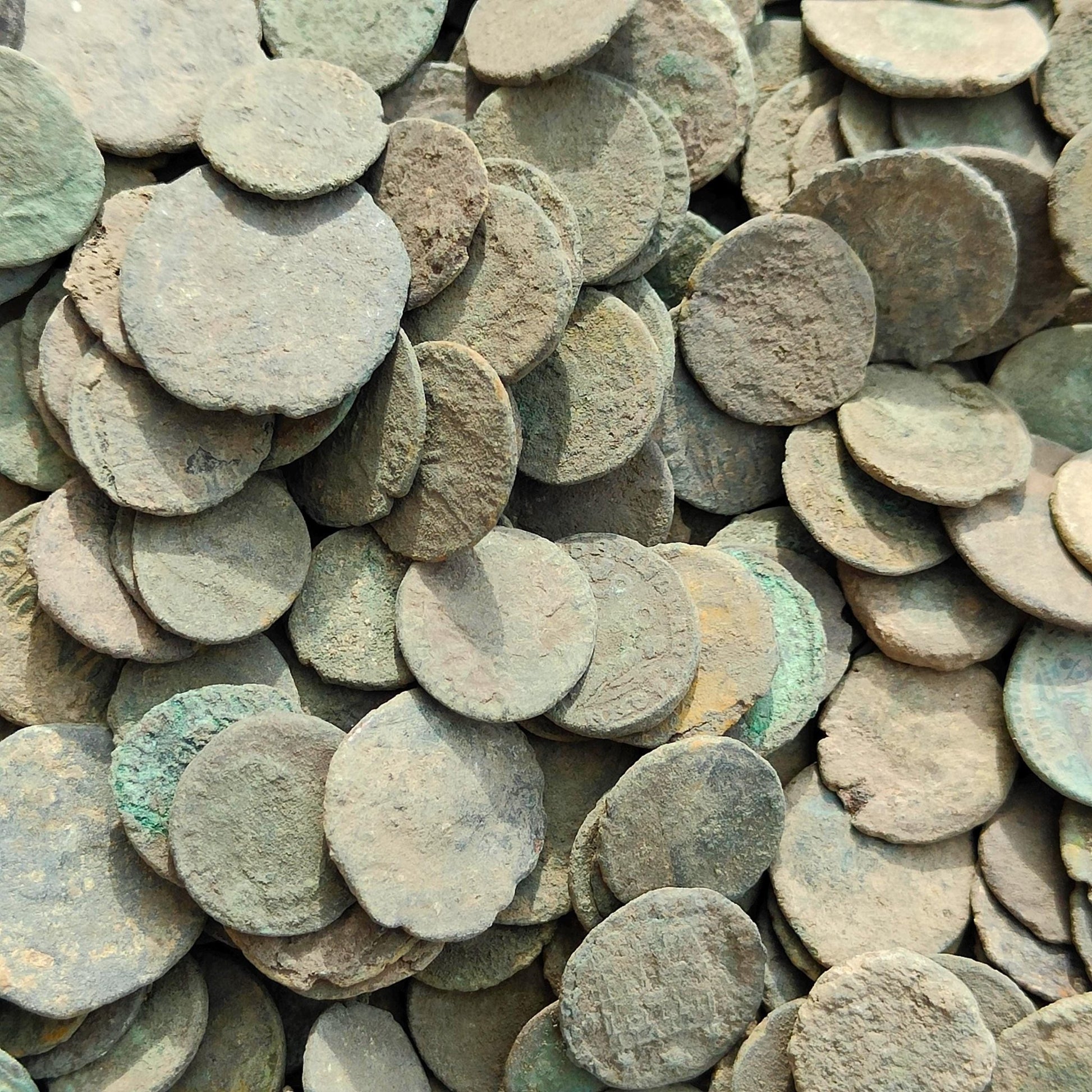 Quality uncleaned Roman coins, ancient Nummus for restoration - VPUKcoins