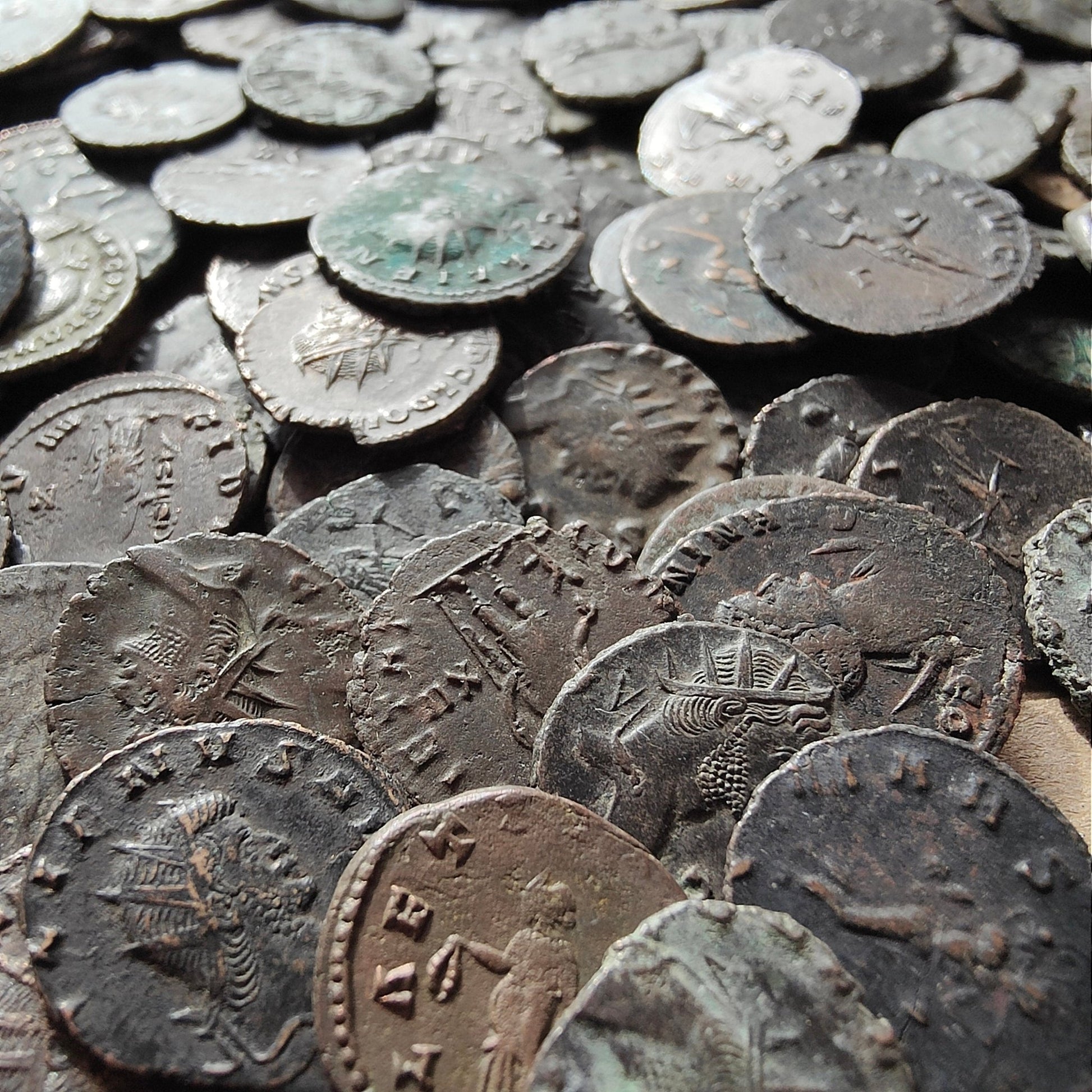 Roman coins, 3th century ancient Antoninianus and Nummus - VPUKcoins